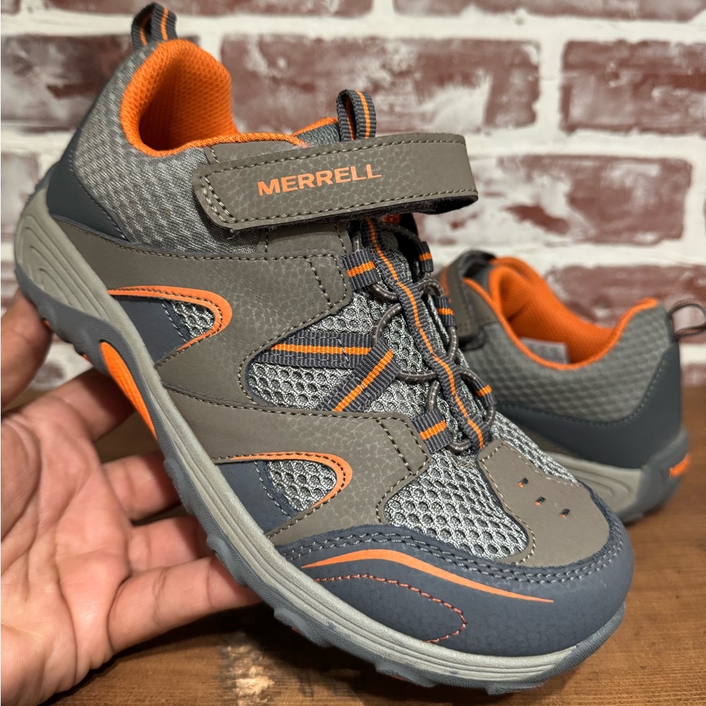 Merrell’s Trail Chaser Gray Smoke/‎ Orange Size: 5 M Boys/Youth